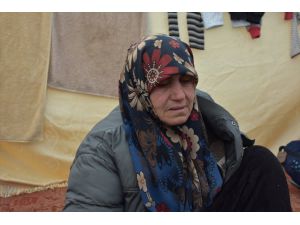 Ailesinden 13 kişiyi kaybeden İdlibli anne, "Uçak sesi, yitirdiğim evlatlarımı ve acılarımı hatırlatıyor"