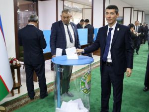 Özbekistan'da parlamentonun üst kanadı olan Senato üyeleri seçildi