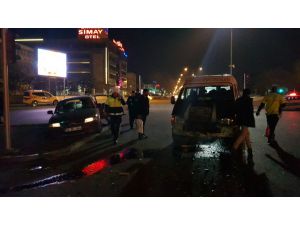 Erzincan'da minibüs ile otomobil çarpıştı: 5 yaralı
