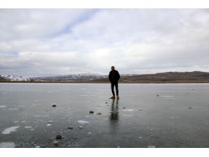Sivas'ta Hafik Gölü ve Kızılırmak buz tuttu