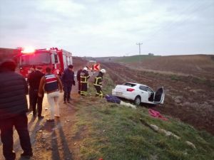 Tekirdağ'da otomobil ile tırın çarpışması sonucu 5 kişi yaralandı