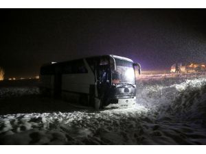 Sivas'ta otobüs şarampole indi: 7 yaralı