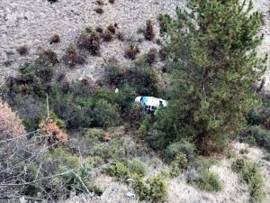 Karabük'te kanyona devrilen otomobilin sürücüsü ağır yaralandı