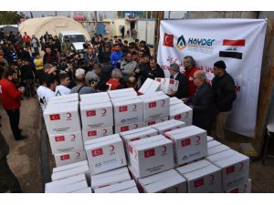 Türk Kızılay Kerkük'teki iç göçmenlere gıda  yardımı yaptı