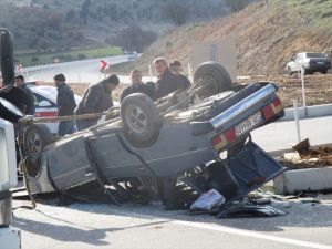 İzmir'de iki otomobil çarpıştı: 6 yaralı