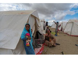 İran'da selzedeler için 12 bin kişilik çadır kentler kuruldu