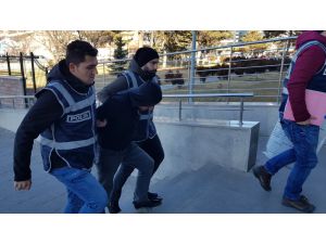 Erzincan'da siyah çarşaf giyerek kuyumcuyu soymaya çalışan kişi tutuklandı