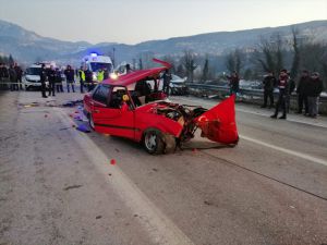 Karabük'te iki otomobil çarpıştı: 2 ölü, 1 yaralı