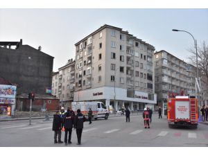 Elazığ'da depremde hasar gördüğü için boşaltılan bina kontrollü yıkılacak