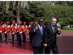 Cumhurbaşkanı Erdoğan Senegal'de resmi törenle karşılandı