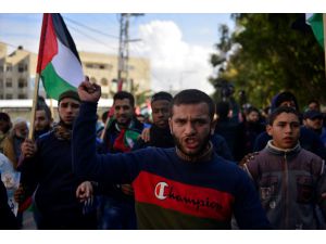 Gazzeliler, ABD'nin sözde barış planını protesto etti