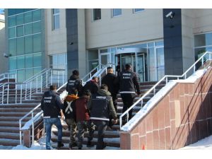 Kars'ta uyuşturucuyla yakalanan Afganistan uyruklu 3 kişi tutuklandı