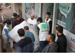 Adana'dan İdlib'e bir tır yardım malzemesi gönderildi