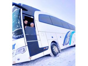 Aksaray'da kara saplanan otobüs AFAD ekiplerince kurtarıldı
