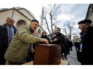 Bosna Hersek'teki tüm camilerde Türkiye'deki depremzedelere yardım toplandı