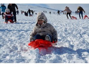 Karacadağ Kayak Merkezi'nde yarıyıl tatili yoğunluğu