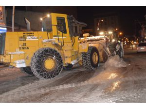 Ağrı'da karla mücadele ekipleri vatandaşın mağdur olmaması için gece çalışıyor