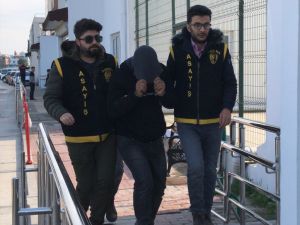 Adana'da kapkaç şüphelileri güvenlik kamerasından belirlenerek yakalandı