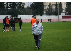 Adanaspor'un "nöbetçi hocası" 19. kez takımın başında