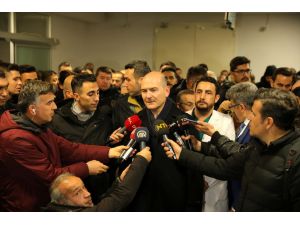Bakan Soylu, Van-Bahçesaray yolunda çığda yaralananları hastanede ziyaret etti: