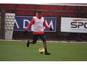 Gençlerbirliği'nin Togolu futbolcusu Ayite'den taraftara çağrı