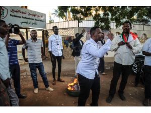 Sudan'da devrimcilerden, "İsrail ile görüşen Burhan'a hesap sorun" çağrısı