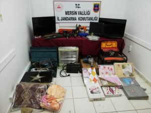 Mersin'de çaldıkları eşyaları internetten satan 4 hırsızlık zanlısı yakalandı