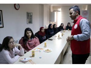 Kırklareli'nde uluslararası öğrencilere "çocuk hakları" eğitimi verildi
