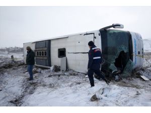 Kayseri'de tur otobüsü devrildi: 43 yaralı