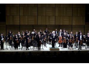 Şef Gürer Aykal, New York'ta kurduğu orkestrayla 2. kez Carnegie Hall'da konser verdi