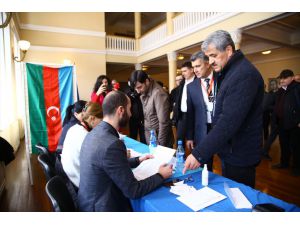 Azerbaycan'da erken parlamento seçimi yapılıyor