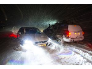 GÜNCELLEME - Kar yağışı nedeniyle trafiğe kapatılan Iğdır-Ağrı kara yolu ulaşıma açıldı
