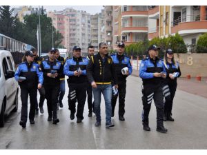 Adana'da polisler ev ziyaretleri yaparak "telefonla dolandırıcılık" uyarısında bulundu