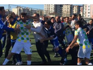 Aydın'daki amatör lig maçında oyuncular arasında kavga çıktı
