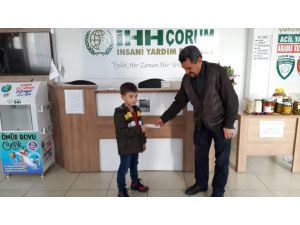 Kumbarasındaki paraları İdlib'e yardım için bağışladı
