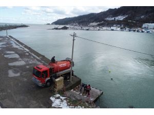Bozkurt ilçesinde buzlanmaya karşı "deniz suyu" kullanılıyor