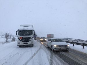 Karabük'te kar yağışı etkili oluyor