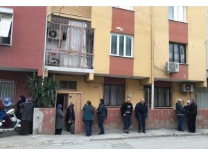 İzmir'de genç bir kadın banyoda ölü bulundu
