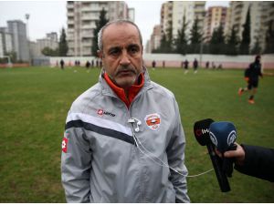 Adanaspor Teknik Direktörü Arın: "3-4 haftalık galibiyet serisi yakalamamız lazım"