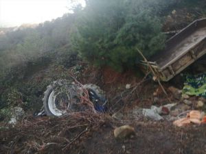 Aydın'da şarampole devrilen traktörün sürücüsü öldü