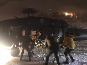 Bahçesaray’da kalp krizi geçiren polis helikopterle hastaneye ulaştırıldı