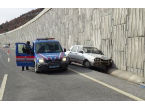 Kütahya'da otomobil istinat duvarına çarptı: 1 ölü, 1 yaralı