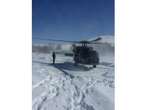 Van'da askeri helikopter hasta 2 kardeş için havalandı