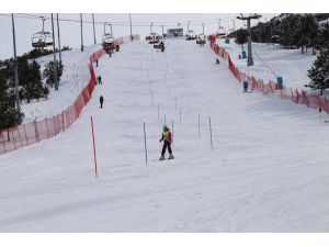 Okul Sporları Türkiye Kayak Şampiyonası Erzurum'da başladı