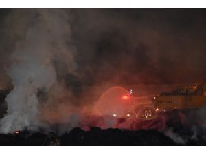 Adana'da pamuk yağı fabrikasındaki yangın kontrol altına alındı