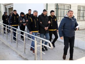 Adana'da kaçak muayenehaneye operasyon