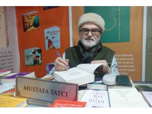 Yazarlar Üsküdar Kitap Fuarı'nda kitaplarını imzaladı