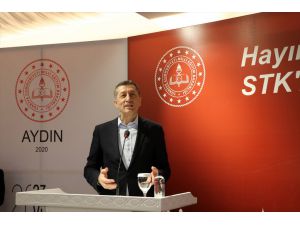 Milli Eğitim Bakanı Selçuk'tan Aydınlı hayırseverlere plaket