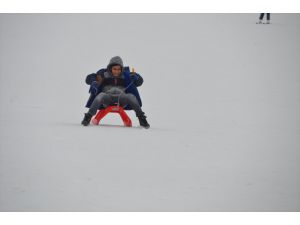 Şehit ve gazi çocuklarının kayak keyfi