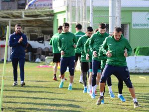 Giresunspor Teknik Direktörü Hakan Kutlu: "Rakip ayırt etmeksizin hedefe ilerleyeceğiz"